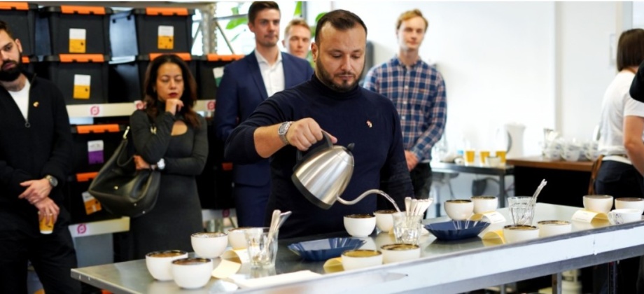 La Embajada de Colombia ante el Reino de Dinamarca realizó con éxito una cata de café colombiano